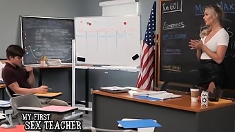 La Studentessa Bionda Americana Jordan Maxx Fa Leccare E Sborrare Le Sue Tette Di Medie Dimensioni