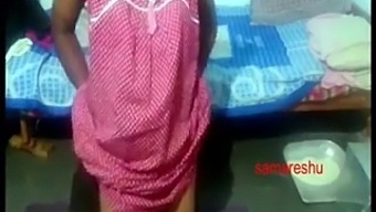 Тамилска Селска Двойка Се Наслаждава На Двойно Проникване И Игра С Путка