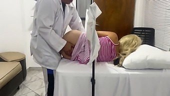 Una Esposa Impresionante Sucumbe A La Seducción Lujuriosa De Ob-Gyn Con Un Potenciador De La Excitación En Su Área Íntima, Lo Que Resulta En Un Encuentro Sexual Promiscuo Y Imágenes Clandestinas
