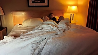 Oral- Und Vaginalsex Mit Schlafendem Partner