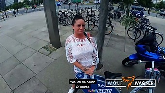Adrianne Kiss Face O Muie Senzuală În Berlin În Acest Videoclip Pov